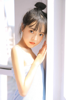 老师掀起内衣喂我奶头视频